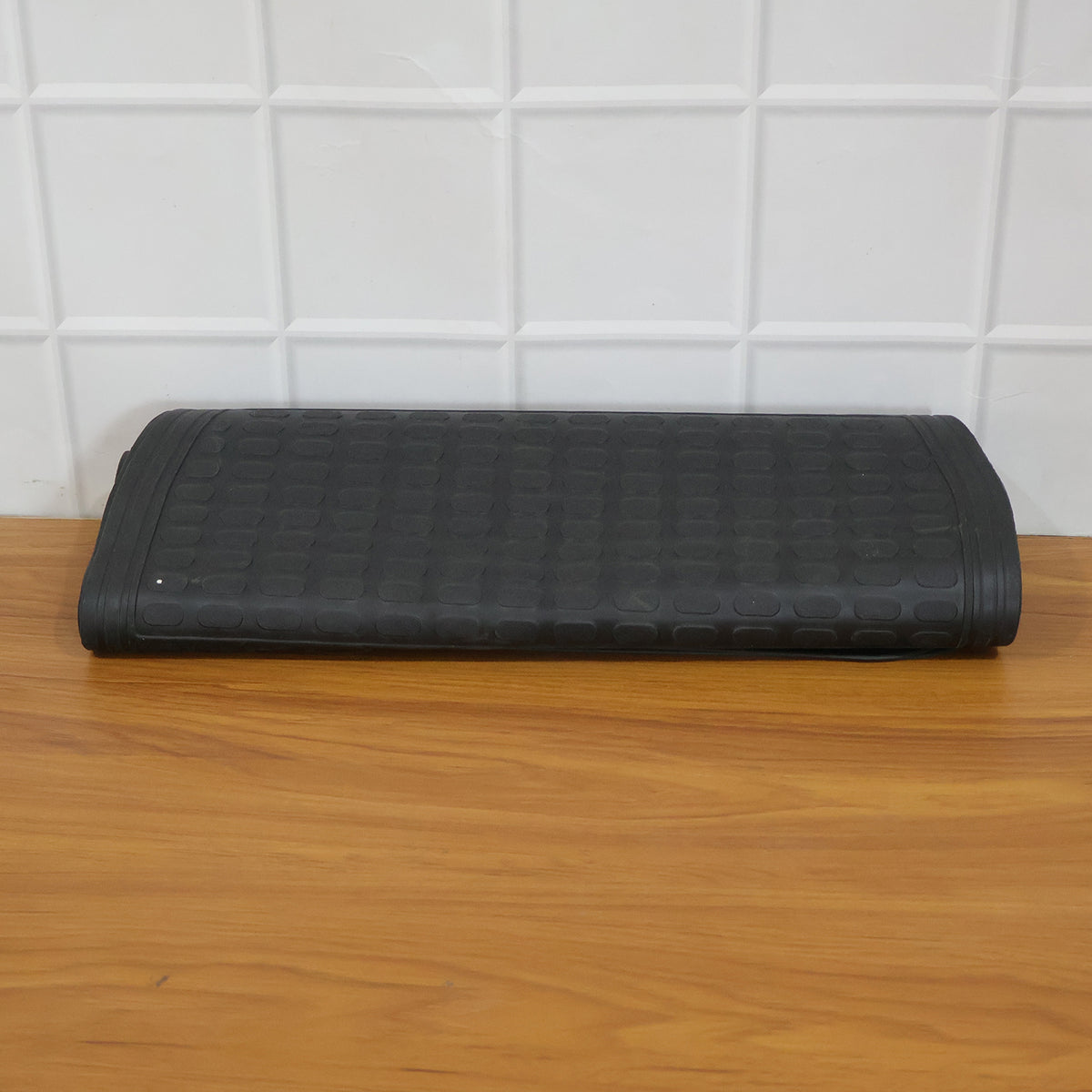 Set of four heavy duty rubber car floor mats with deep grooves, view 6