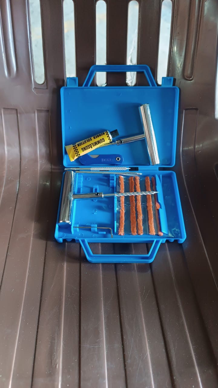 13-piece tubeless tyre puncture repair kit with rasp tool, needle and strings in a box, view 6